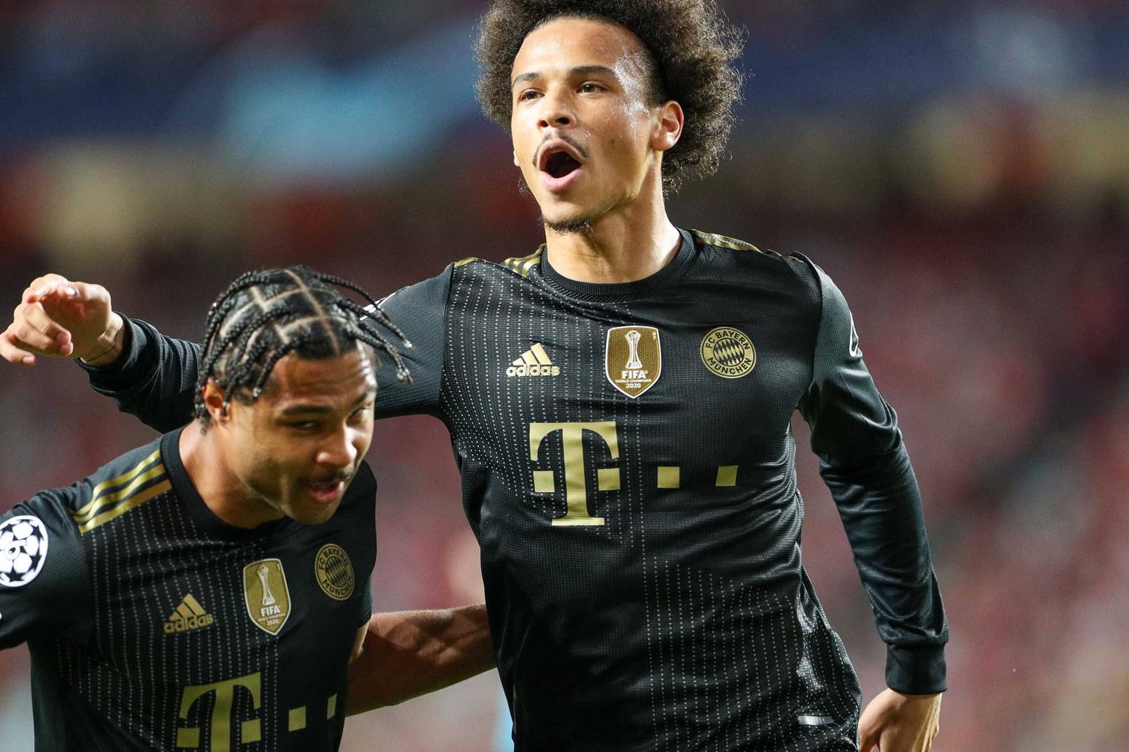 Serge Gnabry und Leroy Sané: Die Flügelspieler kicken seit Juli 2020 gemeinsam beim FC Bayern.