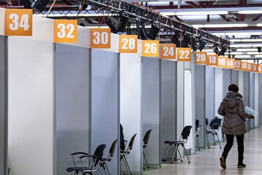 Wenig Betrieb im Impfzentrum in Berlin-Tegel.