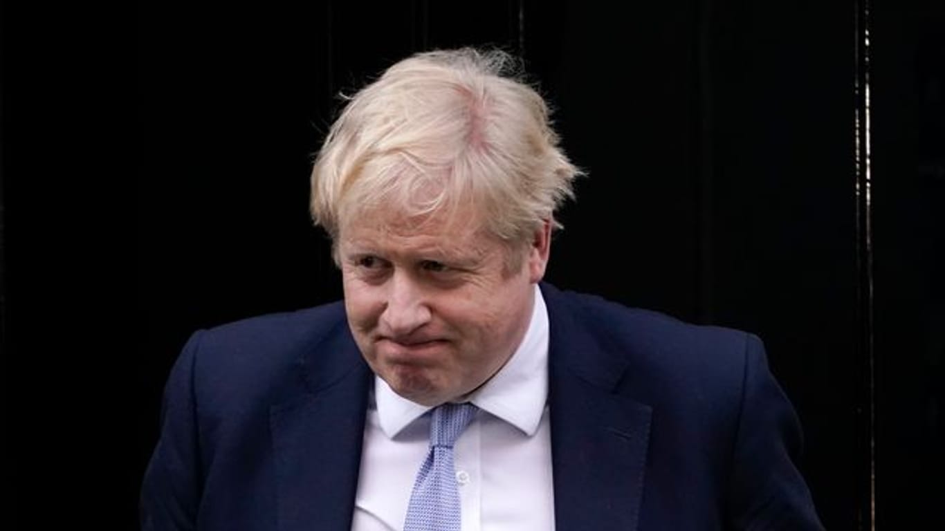Boris Johnson hat sich für seinen Umgang mit den Vorwürfen über Partys im Lockdown in der Downing Street entschuldigt.