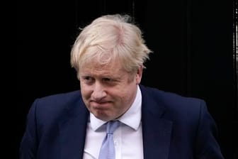 Boris Johnson hat sich für seinen Umgang mit den Vorwürfen über Partys im Lockdown in der Downing Street entschuldigt.