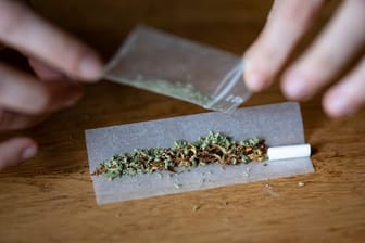 Die Zahl der Krankenhausbehandlungen in Folge von Cannabiskonsum hat sich deutschlandweit deutlich erhöht.