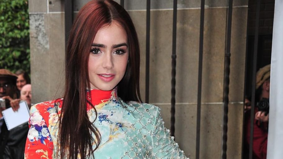 Lily Collins: Sie ist die Tochter von Phil Collins, der durch die Rockband Genesis bekannt wurde.