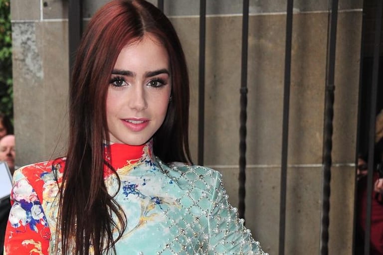 Lily Collins: Sie ist die Tochter von Phil Collins, der durch die Rockband Genesis bekannt wurde.