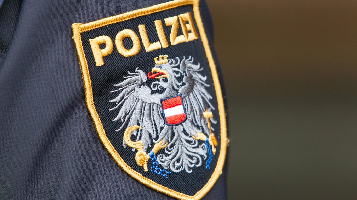 Polizei in Österreich (Symbolbild): Die Kriminalpolizei des Landes ermittelt wegen Mordes gegen eine Autofahrerin.