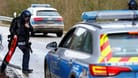Polizei im Einsatz: In Rheinland-Pfalz und im Saarland fahndet die Polizei nach einem oder mehreren Tatverdächtigen.