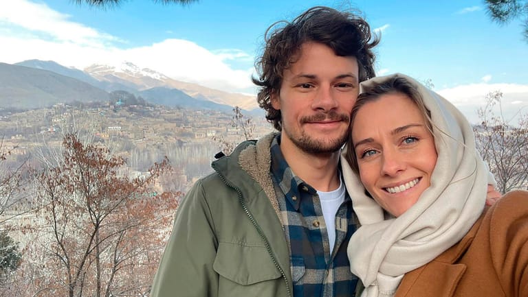 Charlotte Bellis und Jim Huylebroek (l): Nachdem ihr Heimatland ihr die Einreise verweigerte, suchte die neuseeländische Reporterin Hilfe bei den Taliban.