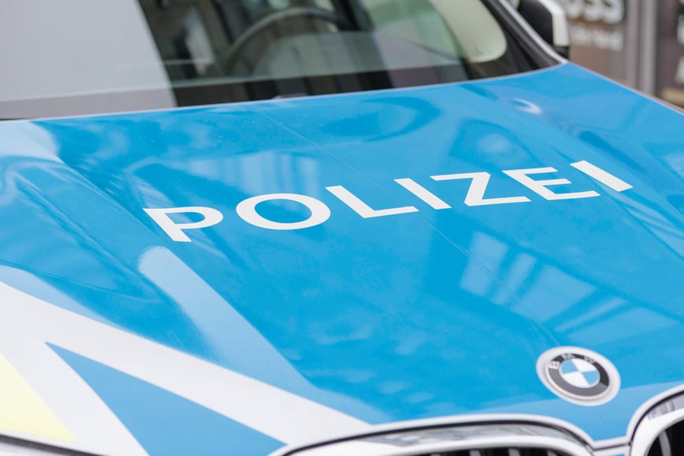 Polizei im Einsatz (Symbolbild): Am Freitag hat die Polizei in Bottrop eine schwerverletzte Mutter und ihr totes Kind in einer Wohnung entdeckt.