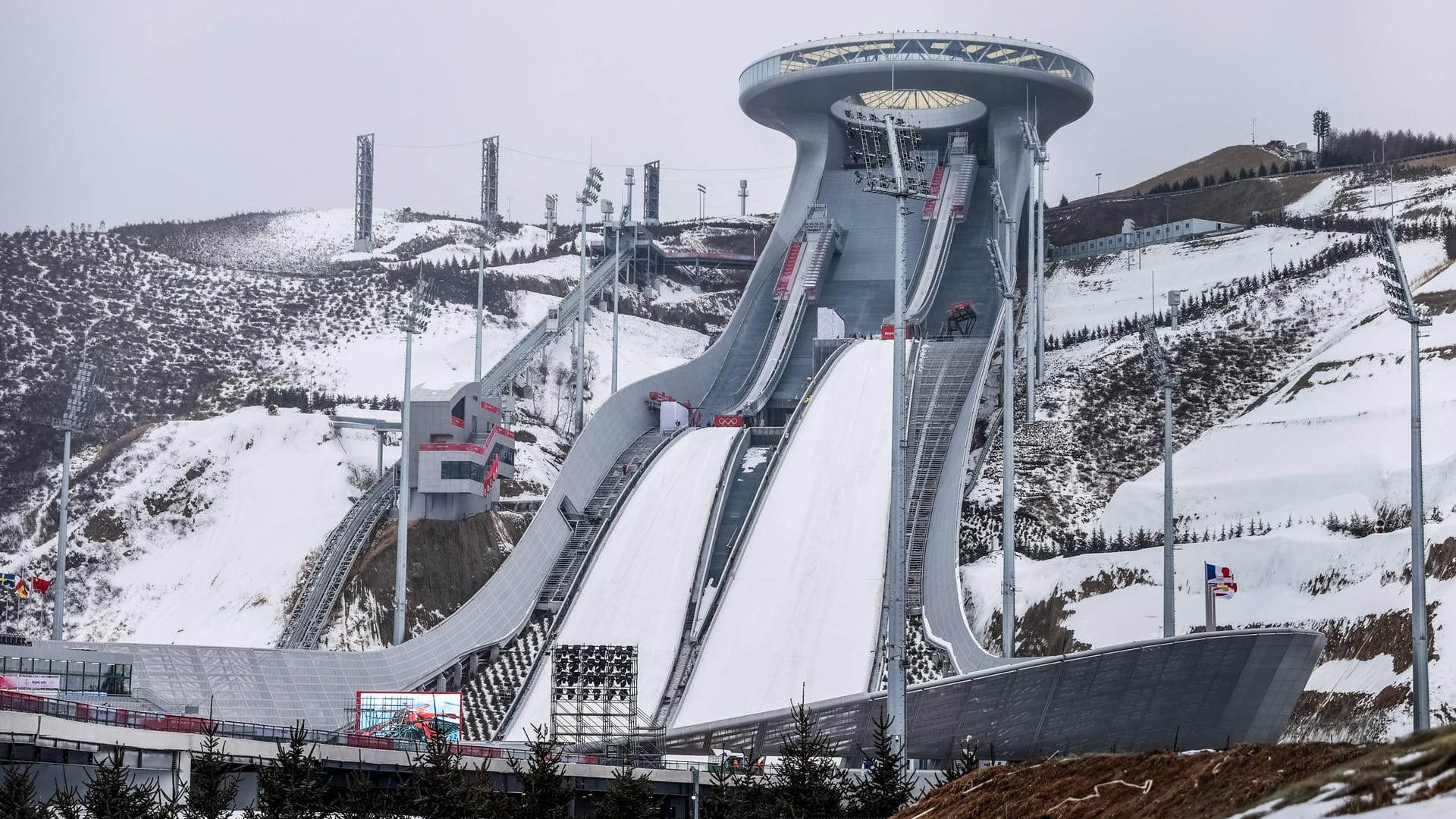 Die Olympische Skisprungschanze: Hier werden Markus Eisenbichler, Karl Geiger & Co um die Goldmedaille springen.