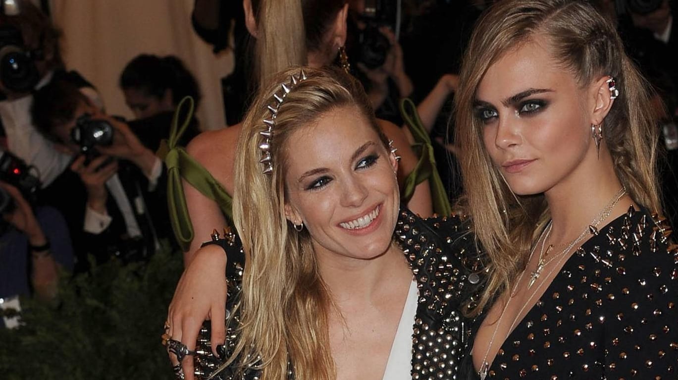 Sienna Miller and Cara Delevingne: Die Schauspielerin und das Model sorgen für Liebesgerüchte.