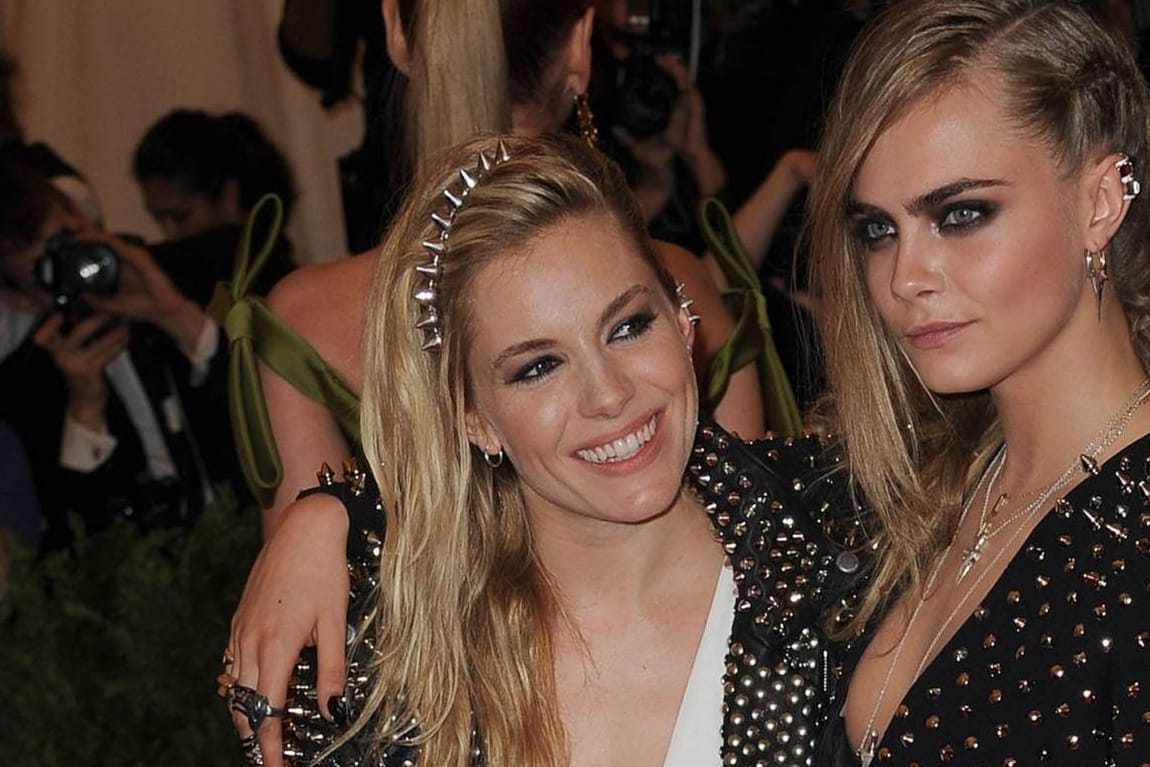 Sienna Miller and Cara Delevingne: Die Schauspielerin und das Model sorgen für Liebesgerüchte.