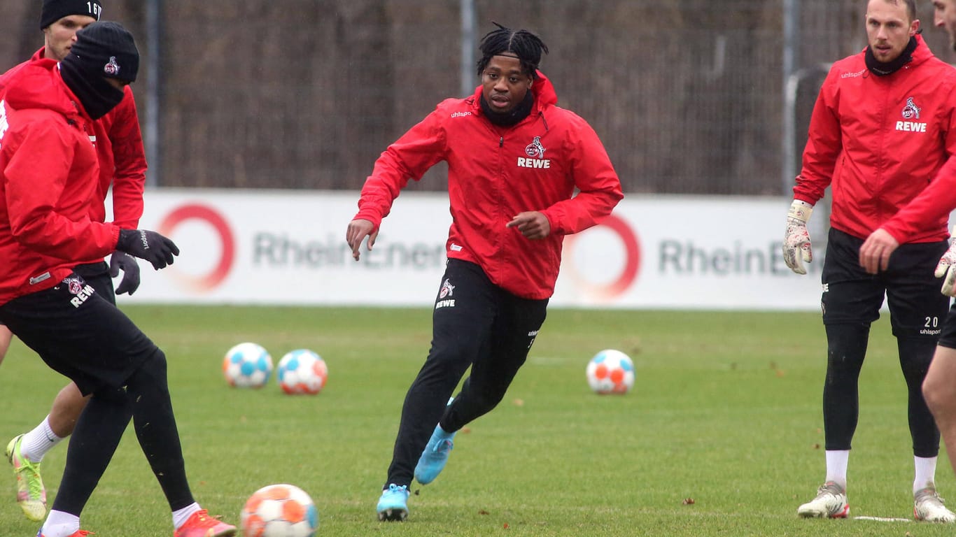 Bright Arrey-Mbi (m): 1. Training des Neuzugangs, der vom FC Bayern München nach Köln gewechselt ist