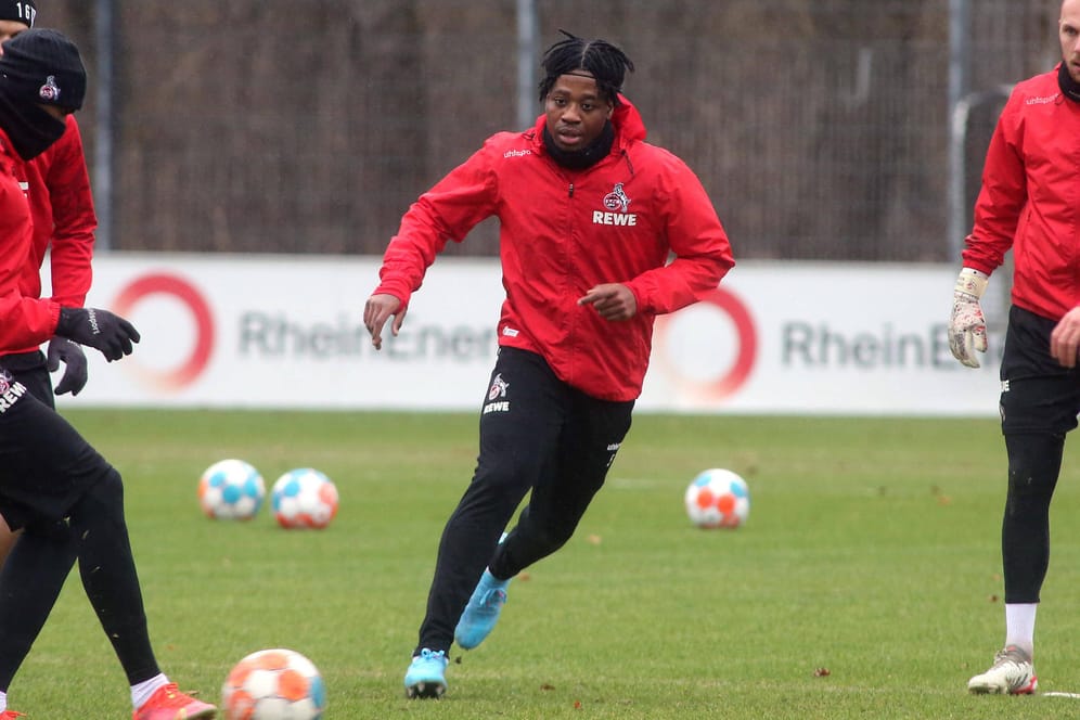 Bright Arrey-Mbi (m): 1. Training des Neuzugangs, der vom FC Bayern München nach Köln gewechselt ist