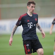 Adrian Fein beim Bayern-Trainingsauftakt im Juli 2021: Der Mittelfeldspieler wird erneut verliehen.