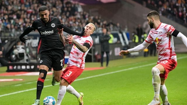 Aymen Barkok (l) wechselt zur neuen Saison ablösefrei zum Frankfurter Liga-Konkurrenten FSV Mainz 05. Aymen Barkok (l) wechselt zur neuen Saison ablösefrei zum Frankfurter Liga-Konkurrenten FSV Mainz 05.