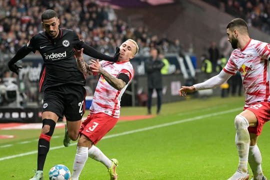 Aymen Barkok (l) wechselt zur neuen Saison ablösefrei zum Frankfurter Liga-Konkurrenten FSV Mainz 05.