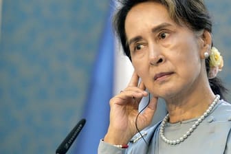 Aung San Suu Kyi, damalige Regierungschefin von Myanmar, wurde inzwischen zu einer mehrjährigen Haftstrafe verurteilt.