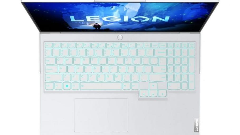 Der Lenovo Legion 5 Pro in der Farbvariante Glacier White.