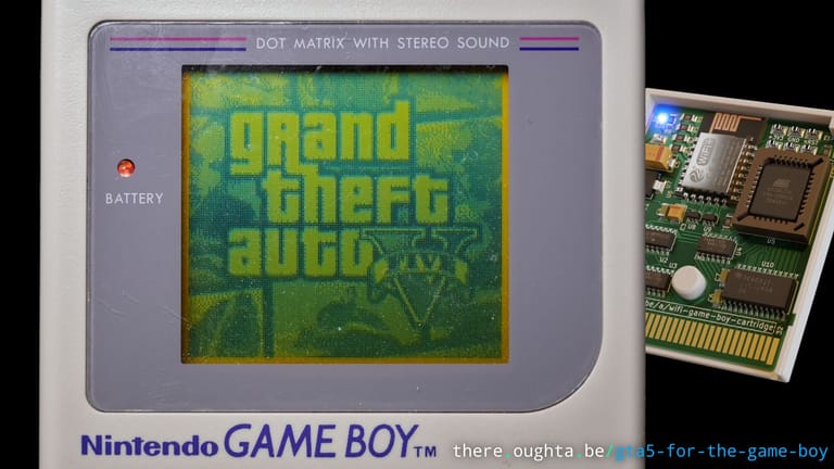 Das Titelbild von GTA 5 auf dem Gameboy Classic.