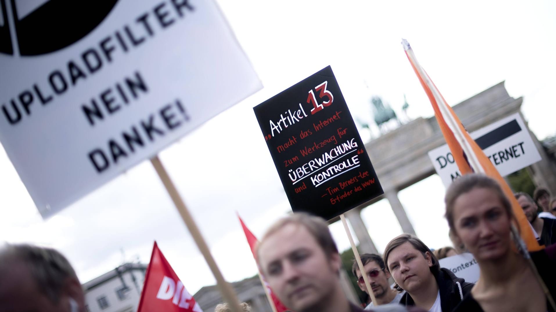 "Save the Internet"-Demo in Berlin: Am 23. März wollen die Gegner erneut gegen Artikel 13 der umstrittenen EU-Urheberrechtsreform demonstrieren.