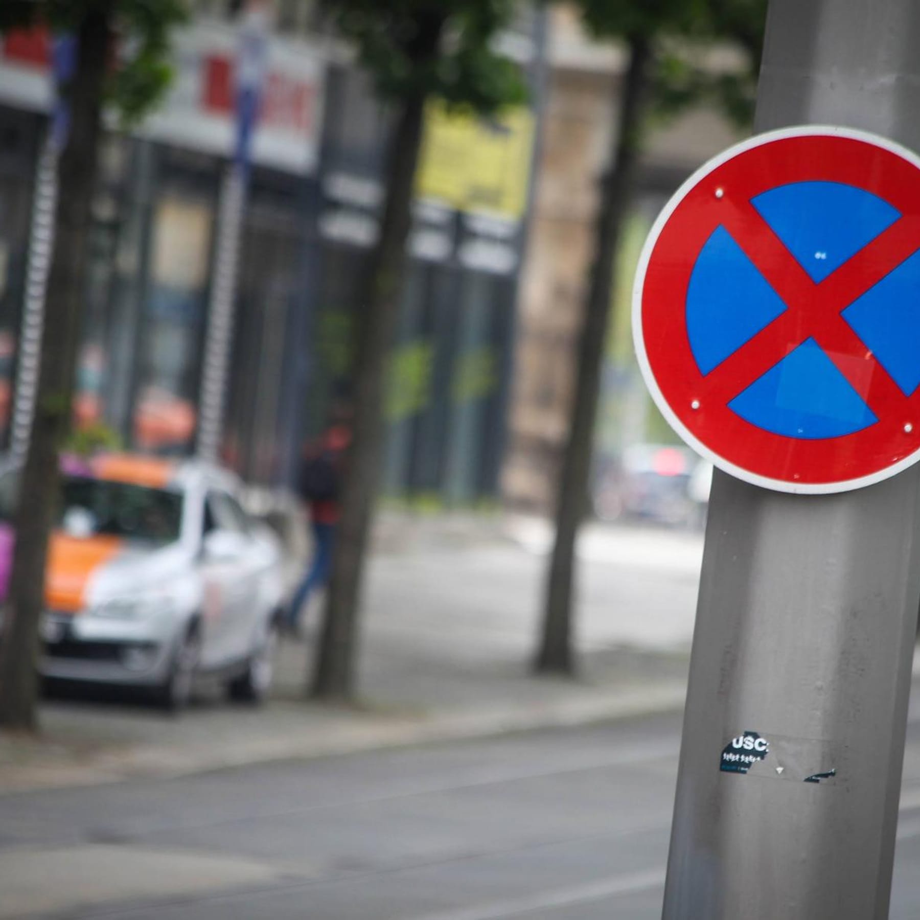 Schild Parkverbot Parkplatz Hinweisschild Parkverbotsschild Parken verboten P13 