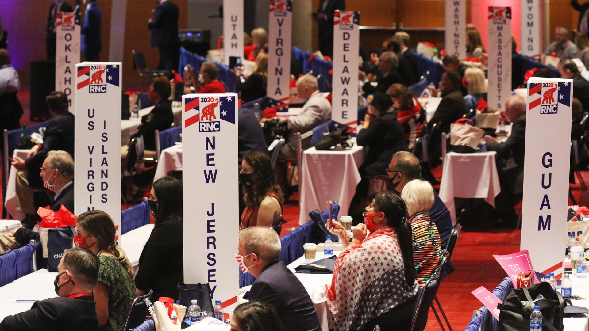 Ungewohntes Bild: Die wenigen Delegierten auf dem Parteitag der Republikaner bieten kaum Raum für Inszenierung.