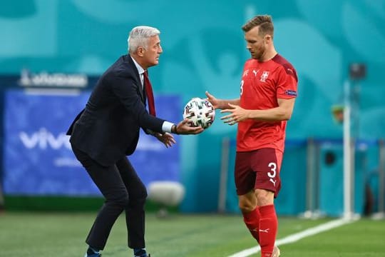 Silvan Widmer (r) wechselt aus Basel nach Mainz.