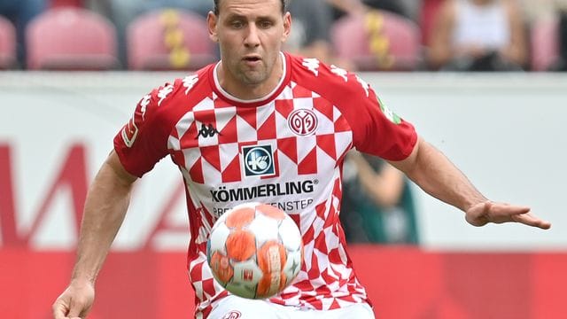 Fällt nach einer Knie-OP länger aus: Adam Szalai.