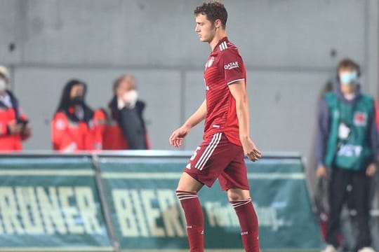Bayerns Benjamin Pavard hatte in der Partie in Fürth die Rote Karte gesehen.