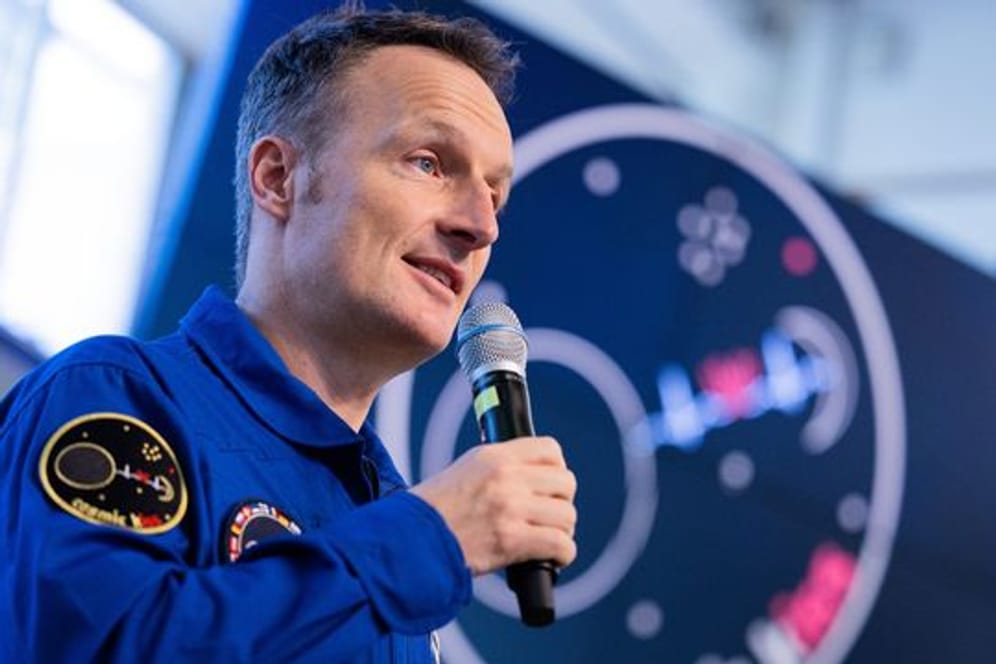 Matthias Maurer, deutscher Astronaut, spricht bei einer Pressekonferenz im Europäischen Astronautenzentrum (EAC) der ESA vor seinem Start der Mission "cosmic kiss" zur Internationalen Raumstation ISS.