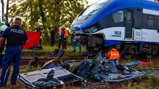 Für die Insassen des Fahrzeugs kam jede Hilfe zu spät.