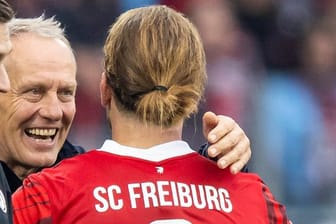 Freiburg-Coach Christian Streich (l) und Torschütze Lucas Höler sind bereit für das Spitzenspiel gegen den FC Bayern.