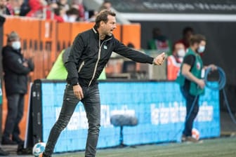 Augsburgs Trainer Markus Weinzierl erhält Rückendeckung von Manager Stefan Reuter.