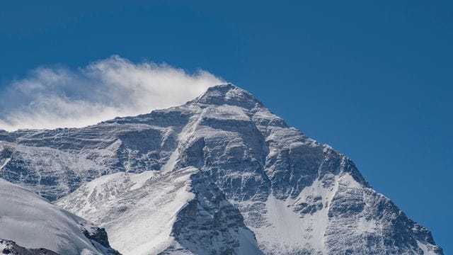 Am Mount Everest werden drei französische Bergsteiger vermisst.