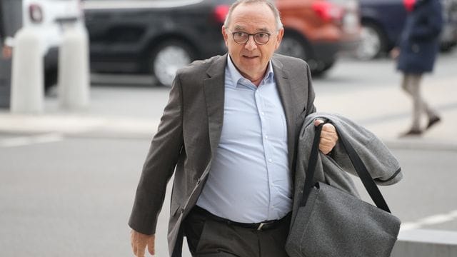 Norbert Walter-Borjans, Bundesvorsitzender der SPD, kommt zu den Sondierungsgesprächen.
