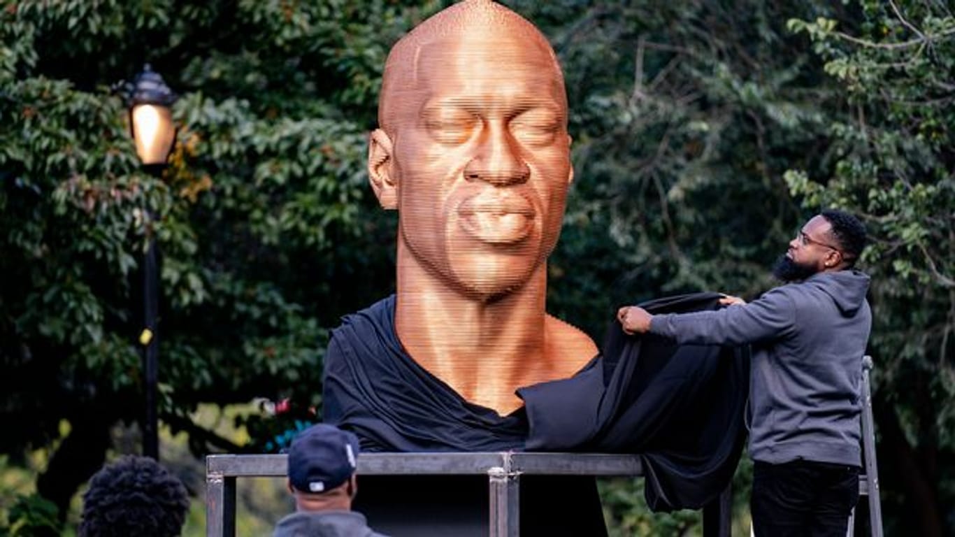 Eine Skulptur von George Floyd in New York: Nach dem Tod des Afroamerikaners bei einem brutalen Polizeieinsatz, soll die Behörde in Minneapolis trotzdem nicht umgebaut werden.
