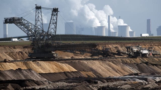 Bergbaumaschinen im Tagebau Garzweiler im Rheinland (NRW).