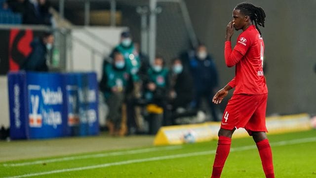Herthas Dedryck Boyata hatte in der Partie gegen 1899 Hoffenheim die Rote Karte gesehen. Herthas Dedryck Boyata hatte in der Partie gegen 1899 Hoffenheim die Rote Karte gesehen.