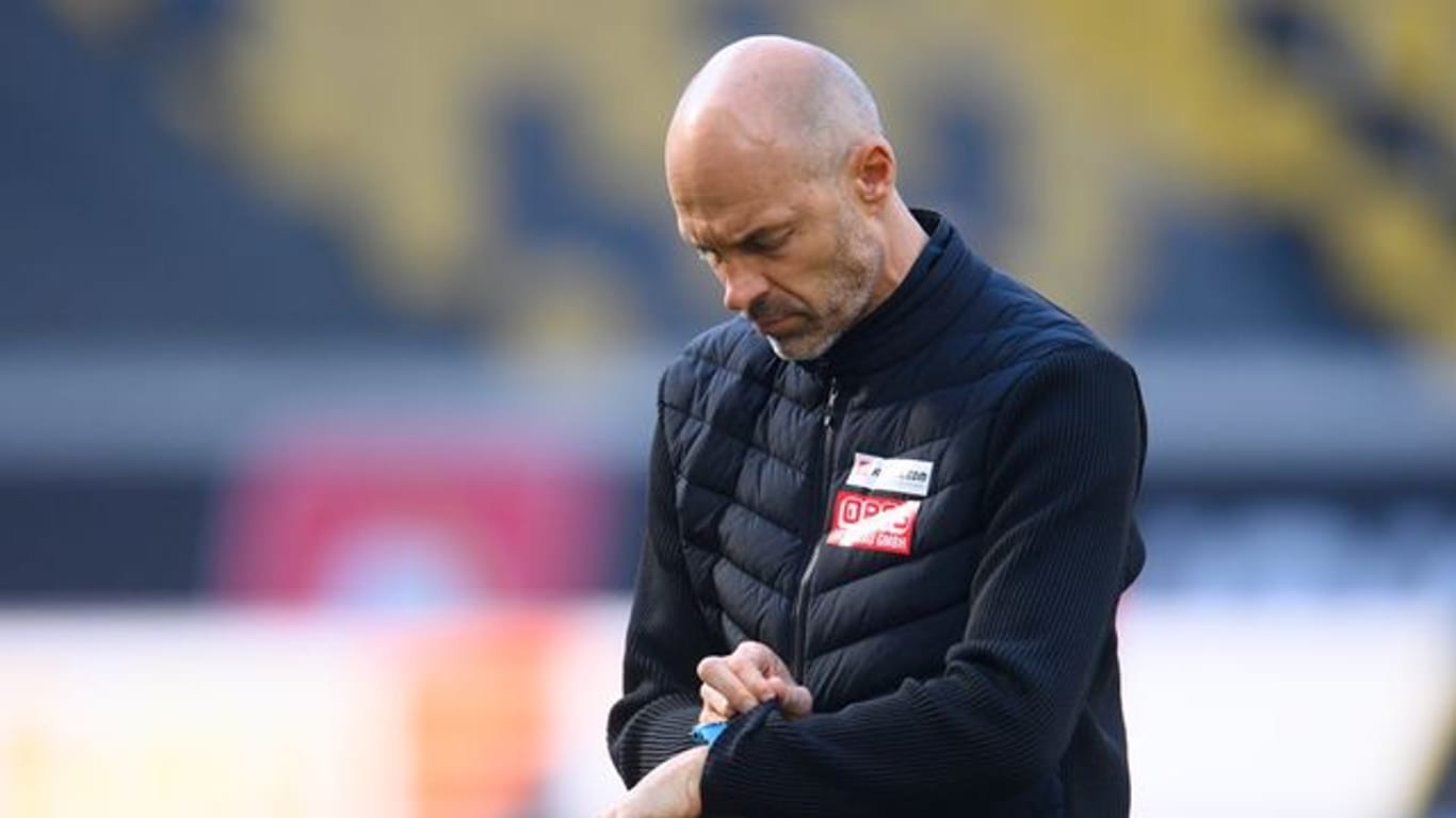 Dynamo-Trainer Alexander Schmidt kann sein Team auf das Spiel gegen Holstein Kiel vorbereiten.