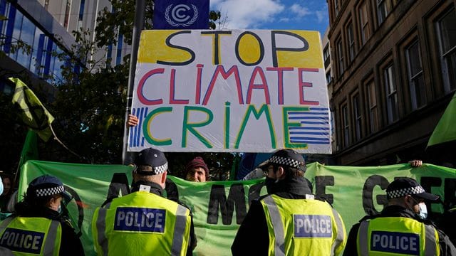 Ein Protest am Rande der COP26-Klimakonferenz in Glasgow. Ein Protest am Rande der COP26-Klimakonferenz in Glasgow.