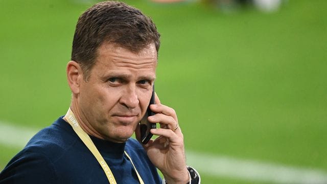 DFB-Direktor Oliver Bierhoff akzeptiert die Weigerung von Joshua Kimmich, sich derzeit nicht gegen das Coronavirus impfen zu lassen. DFB-Direktor Oliver Bierhoff akzeptiert die Weigerung von Joshua Kimmich, sich derzeit nicht gegen das Coronavirus impfen zu lassen.