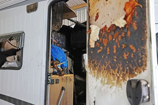 Das Wohnmobil der NSU-Terrorzelle steht in der Asservatenkammer des Bundeskriminalamtes.