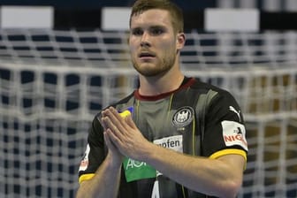 Deutschlands neuer Kapitän Johannes Golla steht auf dem Spielfeld.
