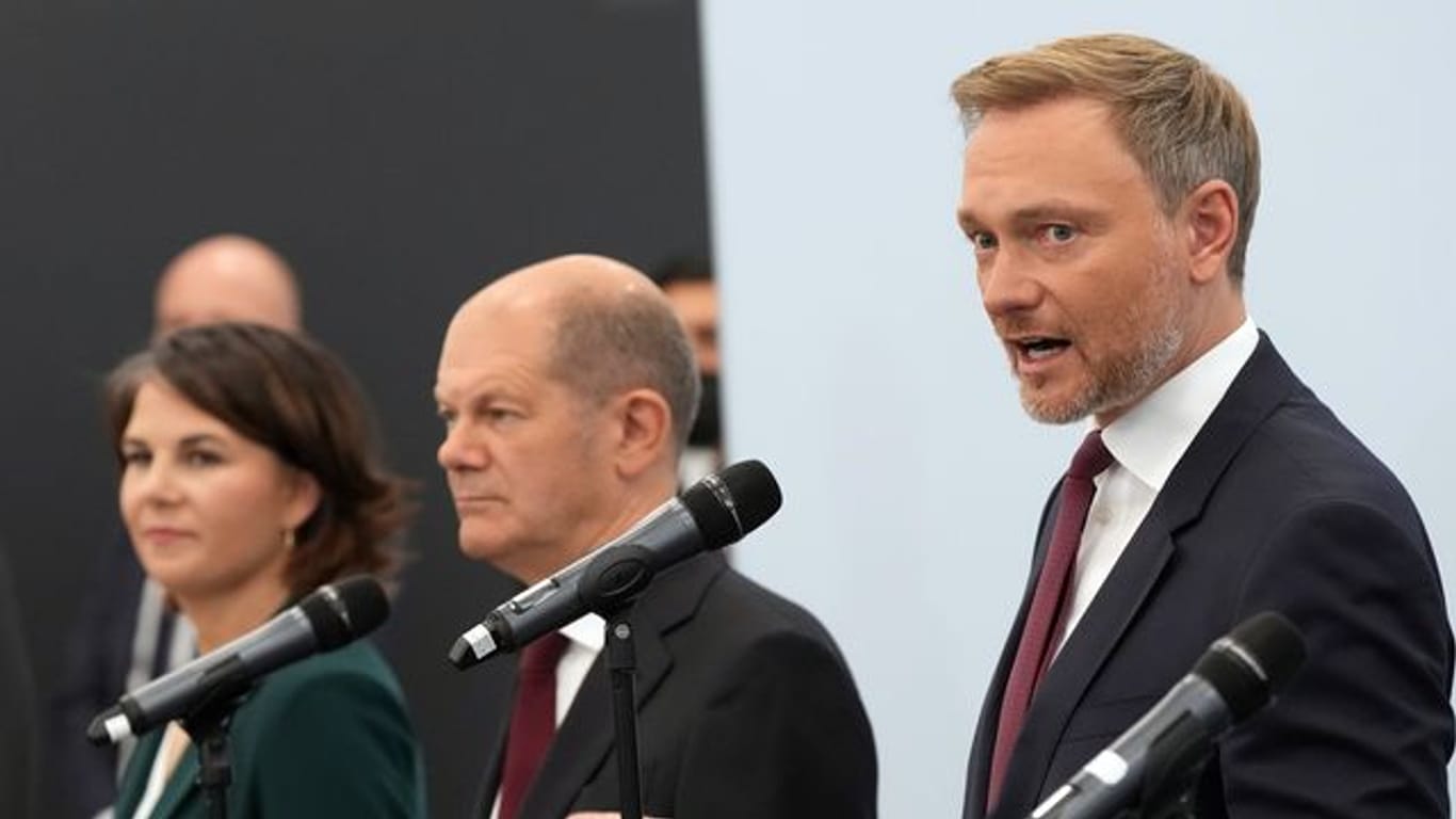 Olaf Scholz (SPD) zwischen Annalena Baerbock (Grüne) und FDP-Chef Christian Lindner.