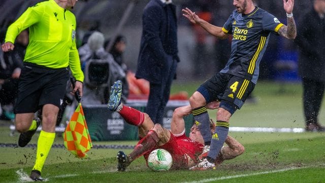 Der Rasen im Berliner Olympiastadion ist spätestens nach dem Conference-League-Spiel des 1. Der Rasen im Berliner Olympiastadion ist spätestens nach dem Conference-League-Spiel des 1.