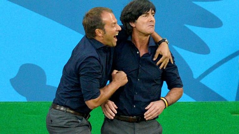 Der damalige Bundestrainer Joachim Löw (r) und sein damaliger Assistent Hansi Flick bei der WM 2014.
