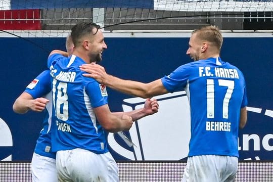 John Verhoek (l) und Hanno Behrens waren Rostocks Matchwinner beim Auswärtssieg in Regensburg.