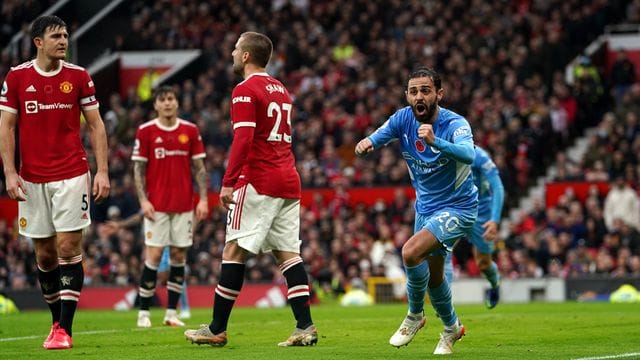 Bernardo Silva (r) traf im Manchester-Derby zum 2:0 für City. Bernardo Silva (r) traf im Manchester-Derby zum 2:0 für City.