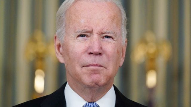 Joe Biden erleidet bei seinen Bemühungen um weitgehende Impfpflichten einen juristischen Rückschlag. Joe Biden erleidet bei seinen Bemühungen um weitgehende Impfpflichten einen juristischen Rückschlag.