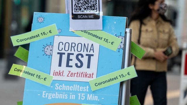 SPD, Grüne und FDP wollen an diesem Montag einen Gesetzentwurf zur Änderung des Infektionsschutzgesetzes vorstellen. SPD, Grüne und FDP wollen an diesem Montag einen Gesetzentwurf zur Änderung des Infektionsschutzgesetzes vorstellen.