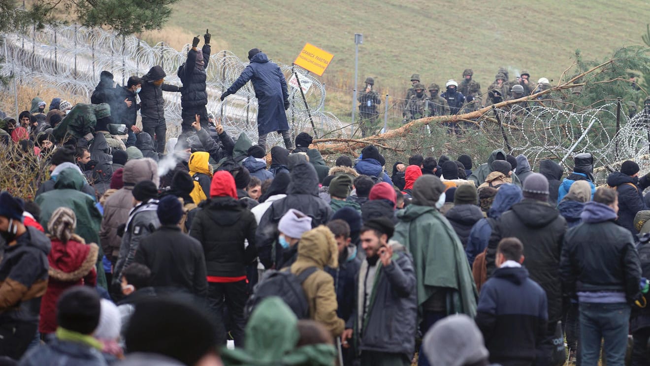 Migranten an der Grenze zwischen Polen und Belarus: Ein solches Szenario ist im Ukraine-Konflikt unwahrscheinlich.